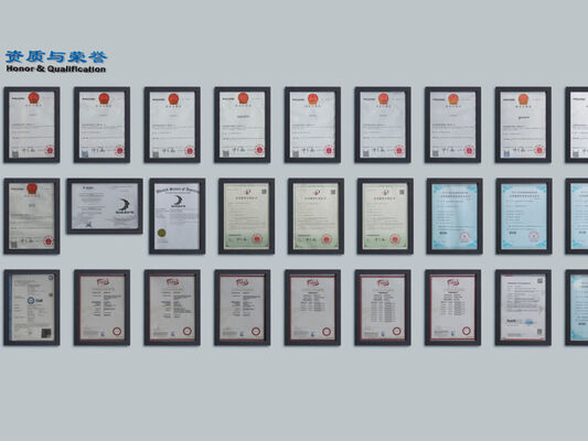 D4 LED Lâmpada à prova de umidade com até 160 LPW DIP Power / 3CCT / 3 - Fase de mudança 1SKU = 12SKU Amigável para uma solução ideal para muitas aplicações, como estacionamentos, garagens, fábricas