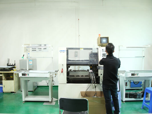 D4 LED Lâmpada à prova de umidade com até 160 LPW DIP Power / 3CCT / 3 - Fase de mudança 1SKU = 12SKU Amigável para uma solução ideal para muitas aplicações, como estacionamentos, garagens, fábricas