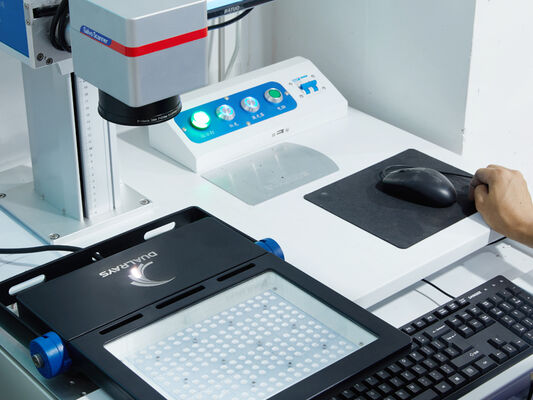 D4 LED Lâmpada à prova de umidade com até 160 LPW DIP Power / 3CCT / 3 - Fase de mudança 1SKU = 12SKU Amigável para uma solução ideal para muitas aplicações, como estacionamentos, garagens, fábricas