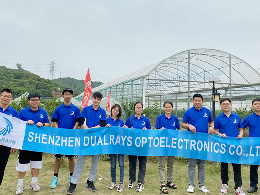 D4 LED Lâmpada à prova de umidade com até 160 LPW DIP Power / 3CCT / 3 - Fase de mudança 1SKU = 12SKU Amigável para uma solução ideal para muitas aplicações, como estacionamentos, garagens, fábricas